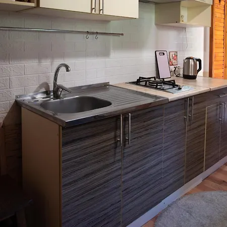 у яни شقة يابلونيتسيا